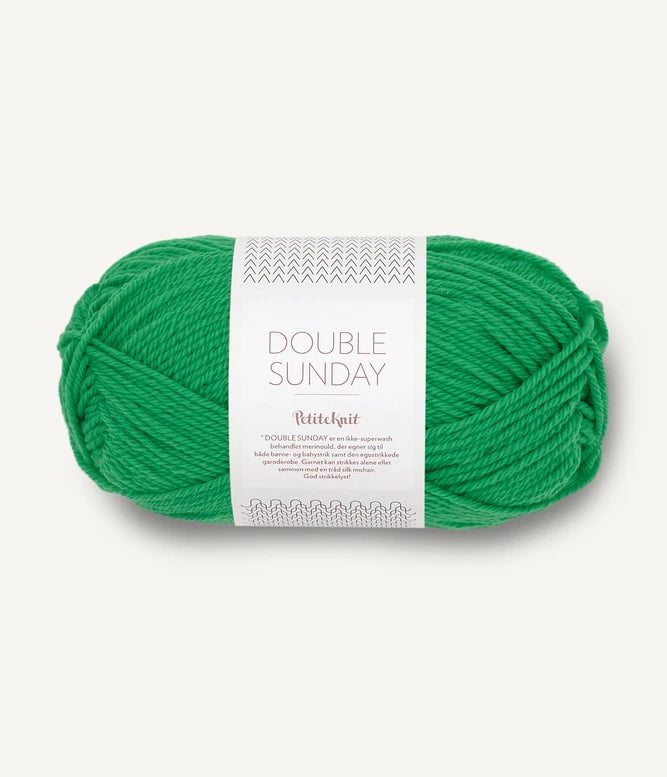 Kelly green ball of Sandnes Garn Double Sunday yarn.