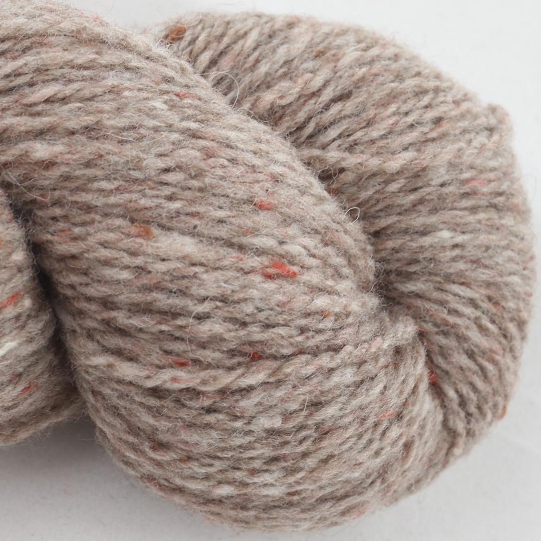Close up on a beige skein of BC Garn Loch Lomond yarn color 19.
