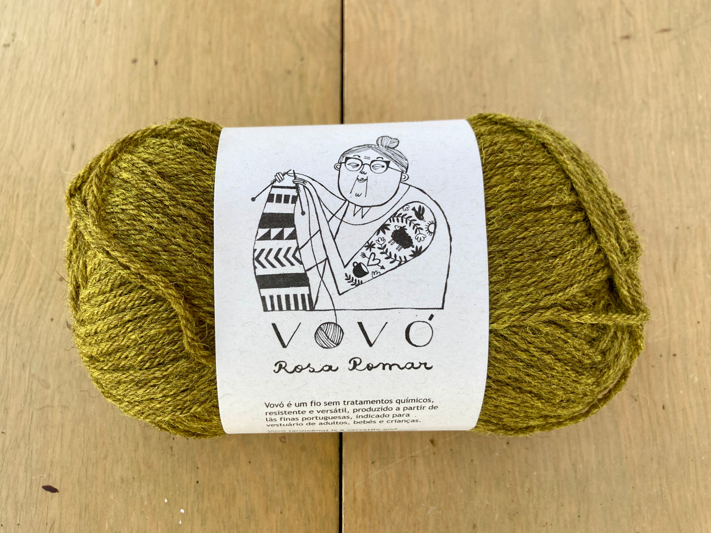 Retrosaria Rosa Pomar Vovó in heathered moss 04, on display at Hillsborough Yarn Shop in Hillsborough, NC