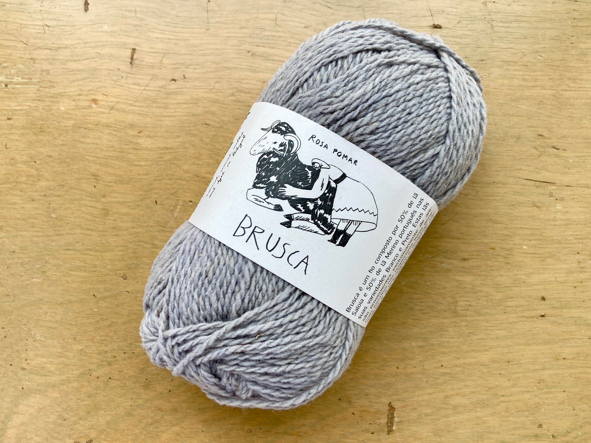 retrosaria Rosa Pomar Brusca a567, light gray yarn